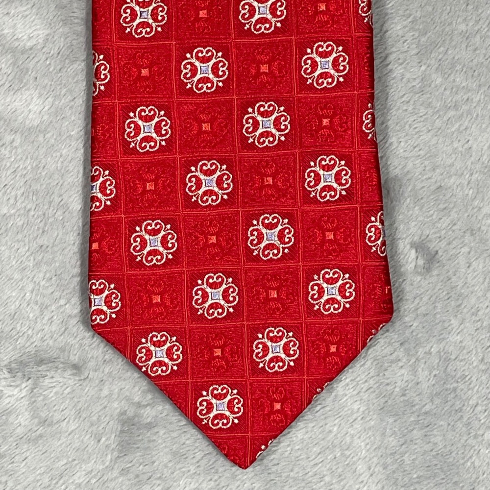 Ike Behar New York Mens Red Geometric Quatrefoil Silk Necktie Hand Tailored USA